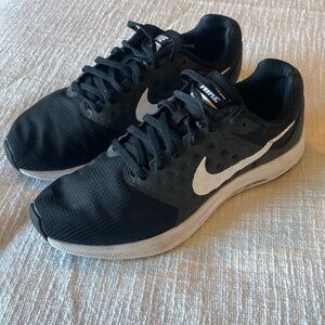 Women’s Nike Downshifter 7 Sneakers, Size 9